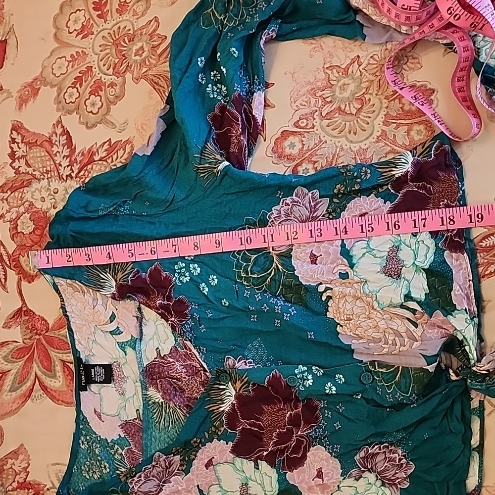 Rue 21 Tie front , bell sleeved crop top. - Picture 7 of 8